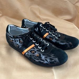 Geox New York print sneaker. Size 39